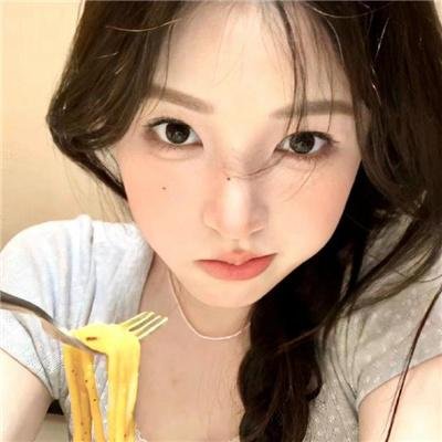看她轻轻的飞起
